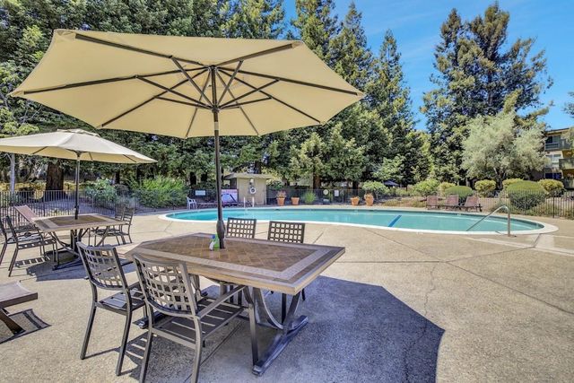 1031 Crestview Drive 216, Mountain View, CA 94040