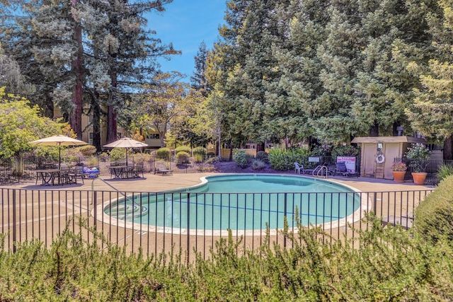 1031 Crestview Drive 216, Mountain View, CA 94040