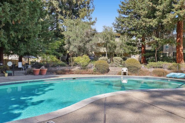 1031 Crestview Drive 216, Mountain View, CA 94040