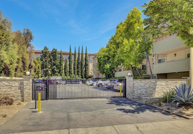 1031 Crestview Drive 216, Mountain View, CA 94040