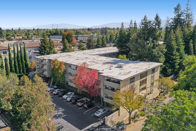 1031 Crestview Drive 216, Mountain View, CA 94040