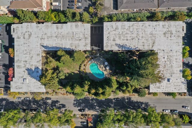 1031 Crestview Drive 216, Mountain View, CA 94040