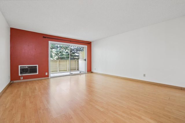 1031 Crestview Drive 216, Mountain View, CA 94040