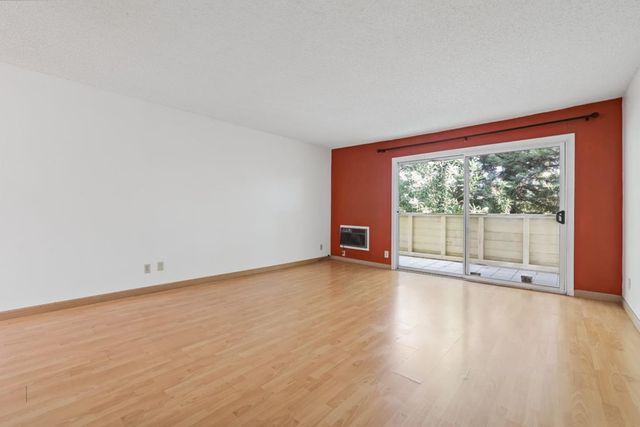 1031 Crestview Drive 216, Mountain View, CA 94040