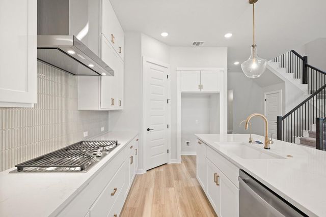211 Craigends Yew Lane, Dripping Springs, TX 78620
