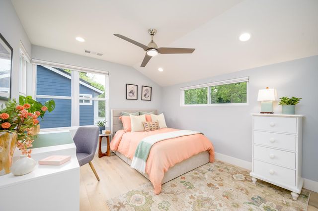 113 Seale Avenue, Palo Alto, CA 94301