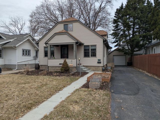 905 1st Street NW, Rochester, MN 55901