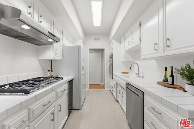 11939 GORHAM Avenue 103, Los Angeles, CA 90049