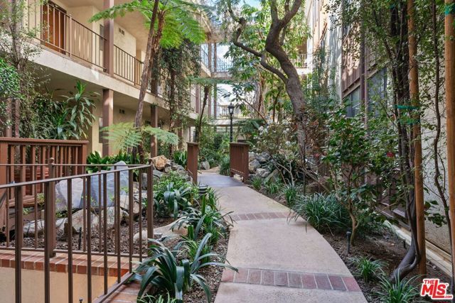 11939 GORHAM Avenue 103, Los Angeles, CA 90049