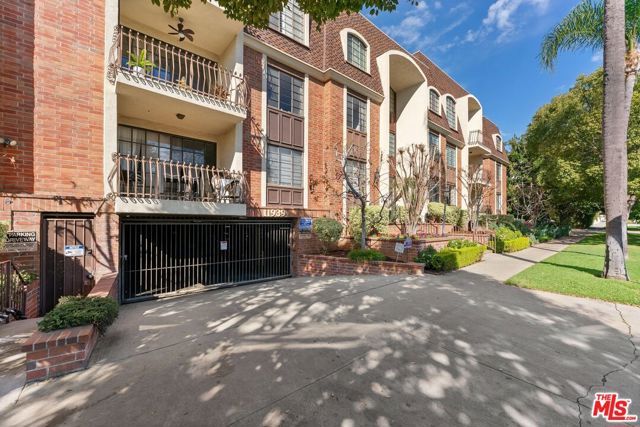 11939 GORHAM Avenue 103, Los Angeles, CA 90049