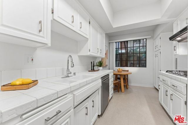 11939 GORHAM Avenue 103, Los Angeles, CA 90049