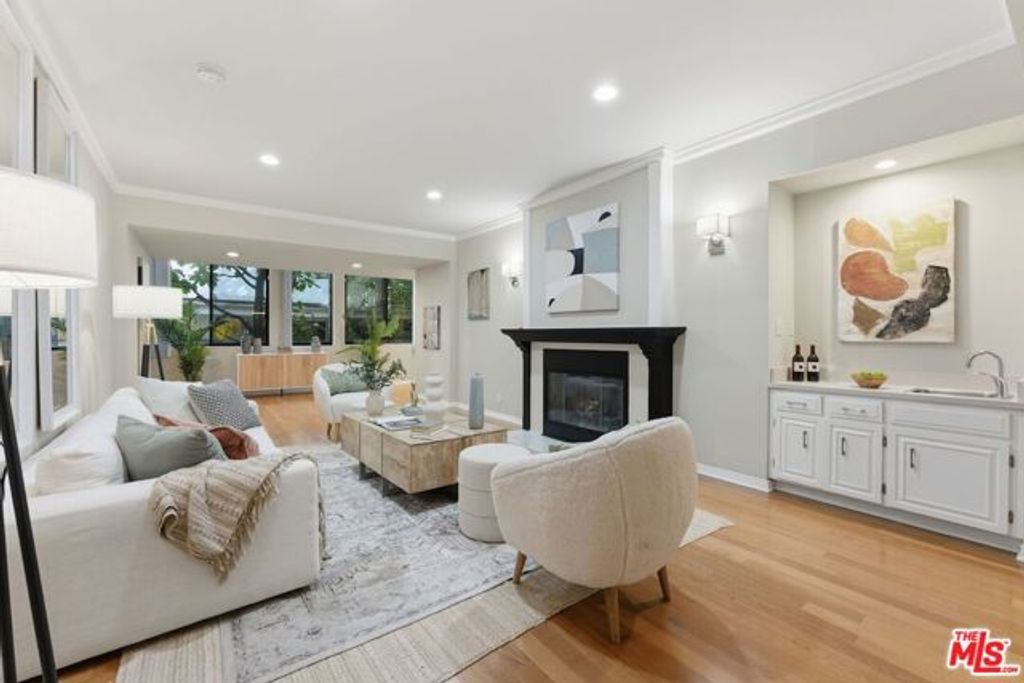 11939 GORHAM Avenue 103, Los Angeles, CA 90049