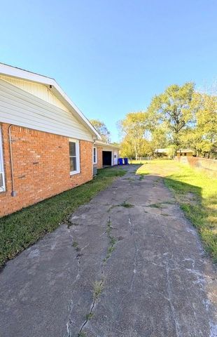 109 Charles Street, Crockett, TX 75835