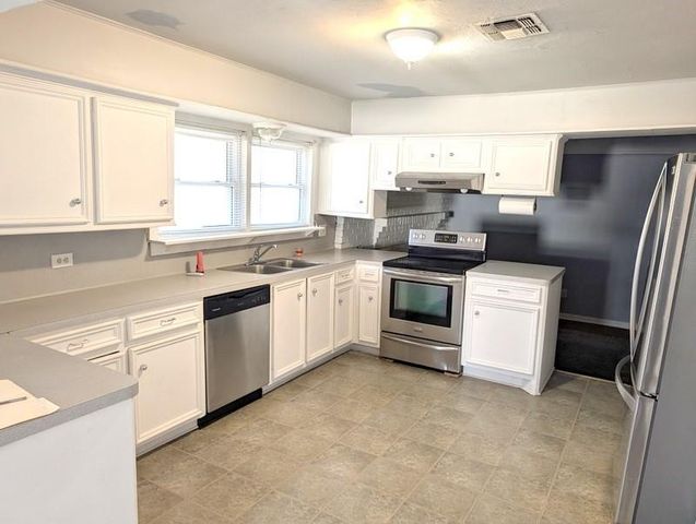 109 Charles Street, Crockett, TX 75835