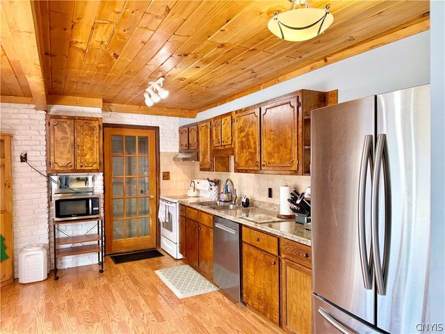 427 Van Roen Road, Utica, NY 13502