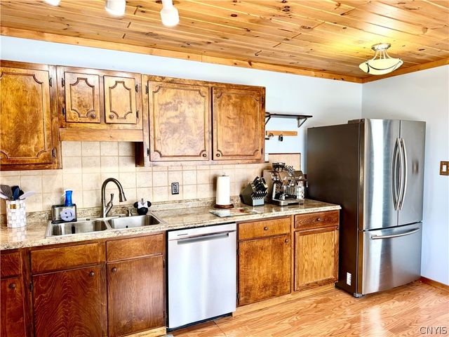 427 Van Roen Road, Utica, NY 13502