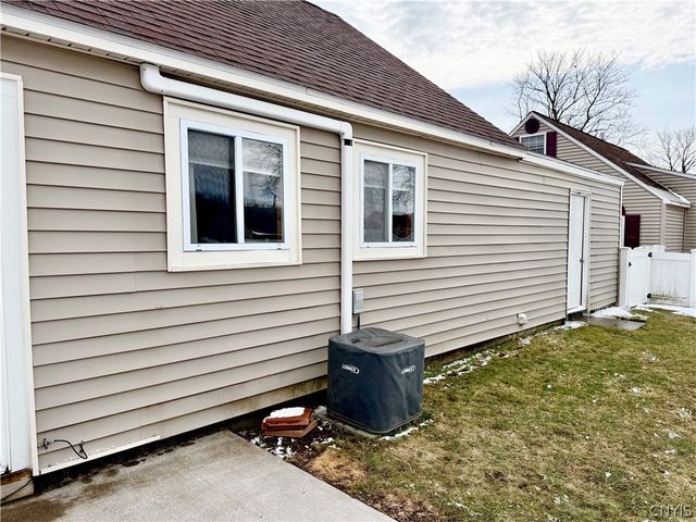 427 Van Roen Road, Utica, NY 13502