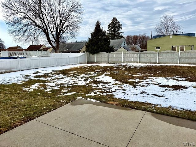 427 Van Roen Road, Utica, NY 13502