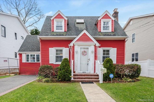 3978 William Street, Seaford, NY 11783