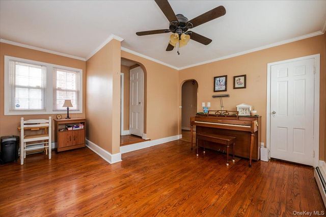 3978 William Street, Seaford, NY 11783