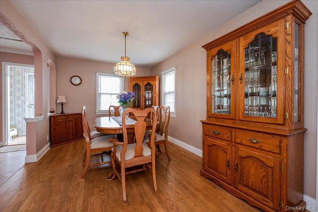 3978 William Street, Seaford, NY 11783