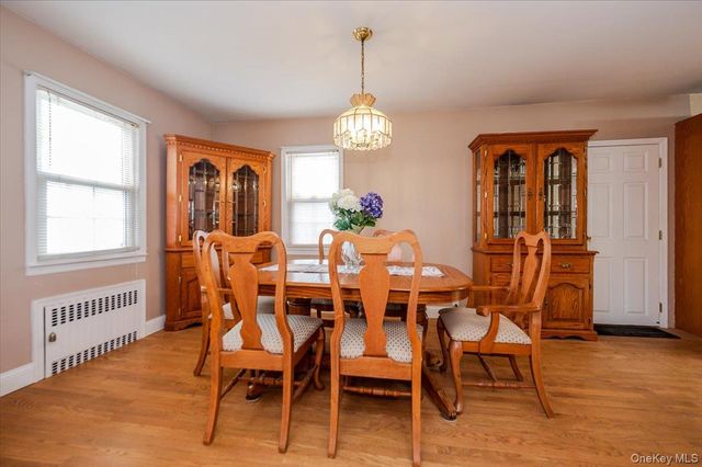 3978 William Street, Seaford, NY 11783