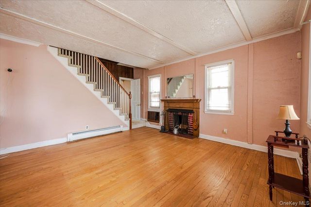 3978 William Street, Seaford, NY 11783