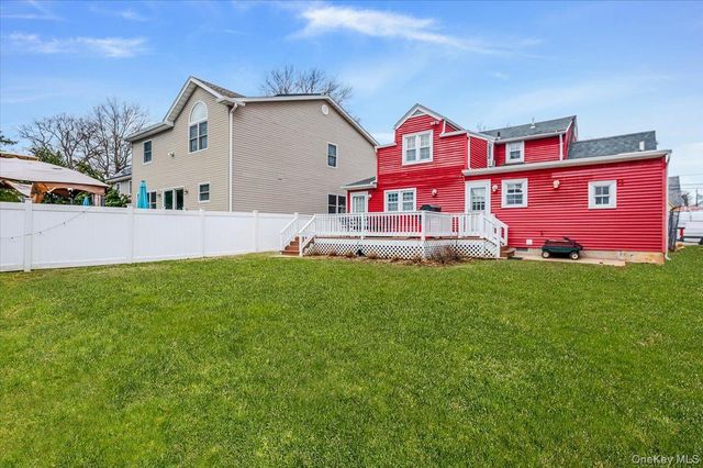 3978 William Street, Seaford, NY 11783