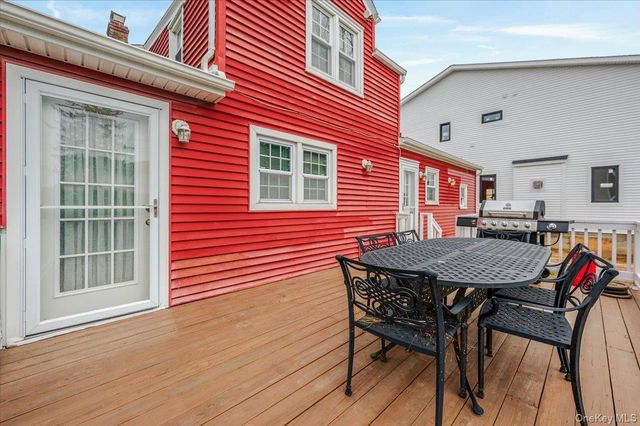 3978 William Street, Seaford, NY 11783