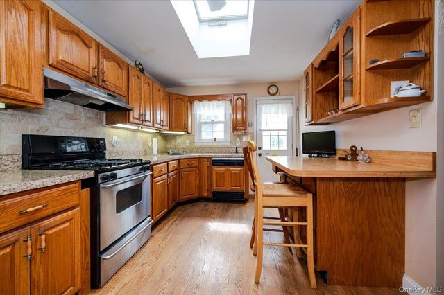 3978 William Street, Seaford, NY 11783