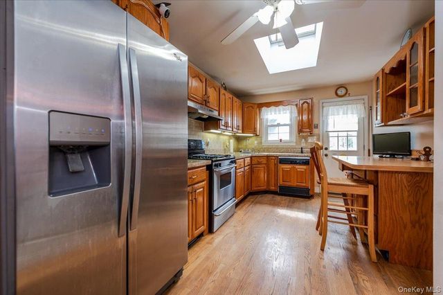 3978 William Street, Seaford, NY 11783