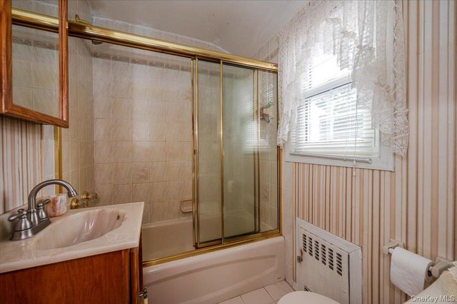 3978 William Street, Seaford, NY 11783