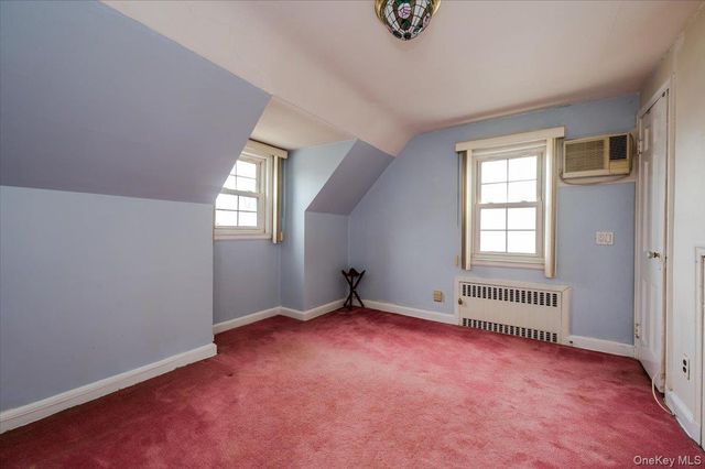 3978 William Street, Seaford, NY 11783