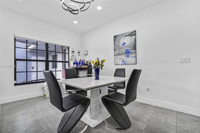 14651 SW 16th St, Davie, FL 33325