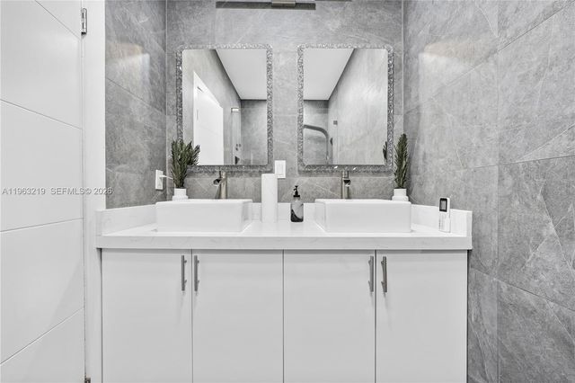 14651 SW 16th St, Davie, FL 33325