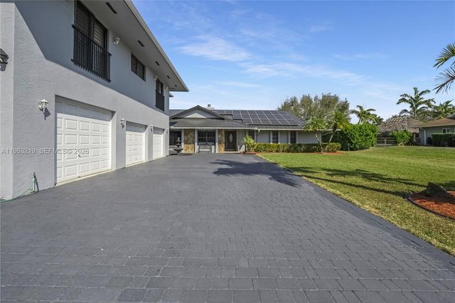 14651 SW 16th St, Davie, FL 33325