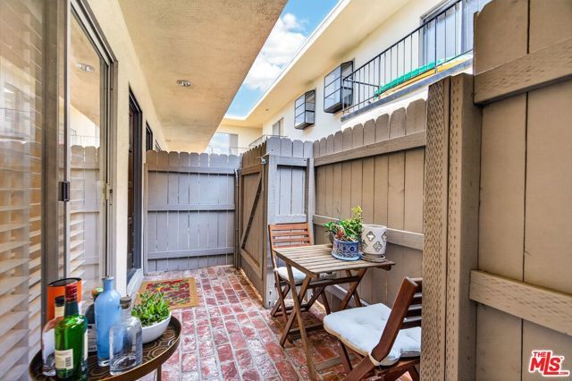 1522 S Centinela Avenue 101, Los Angeles, CA 90025