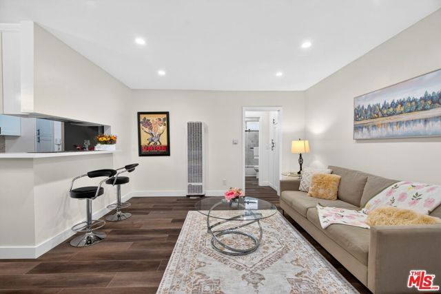 1522 S Centinela Avenue 101, Los Angeles, CA 90025