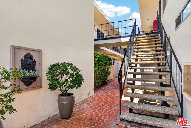 1522 S Centinela Avenue 101, Los Angeles, CA 90025