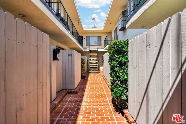 1522 S Centinela Avenue 101, Los Angeles, CA 90025