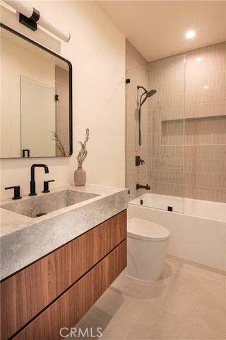 2221 West Starview Lane, Los Angeles, CA 90026