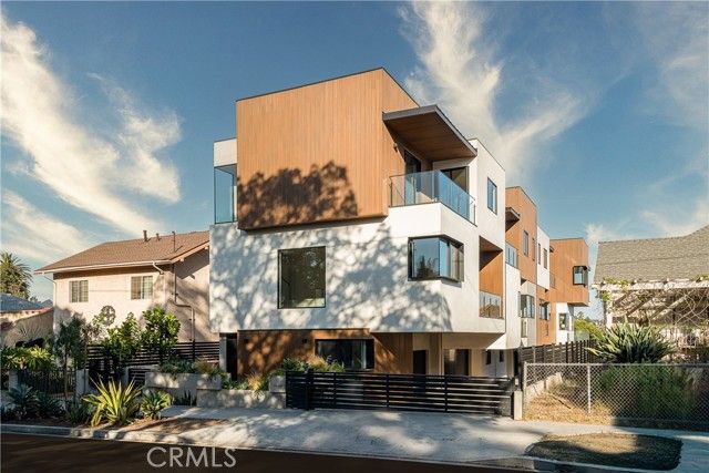 2221 West Starview Lane, Los Angeles, CA 90026