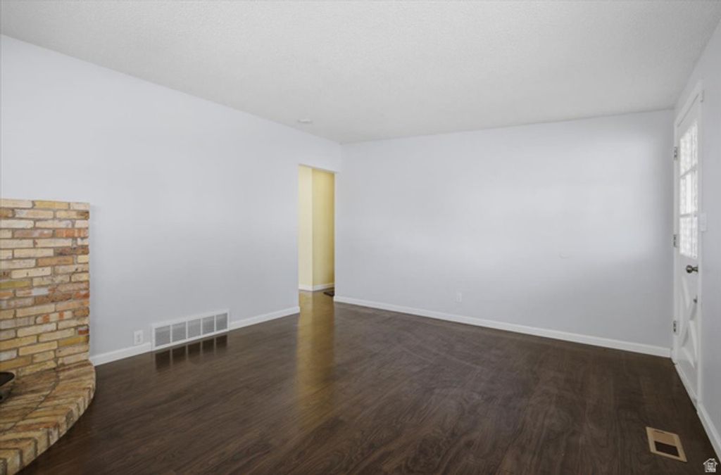 5042 S LEISURE LN, Taylorsville, UT 84129 — photo 4