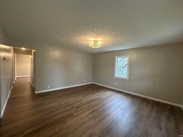 360 NE C Street, Linton, IN 47441