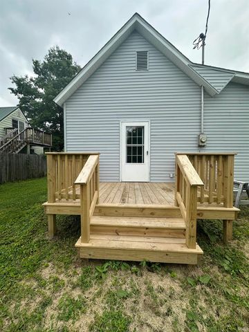 360 NE C Street, Linton, IN 47441