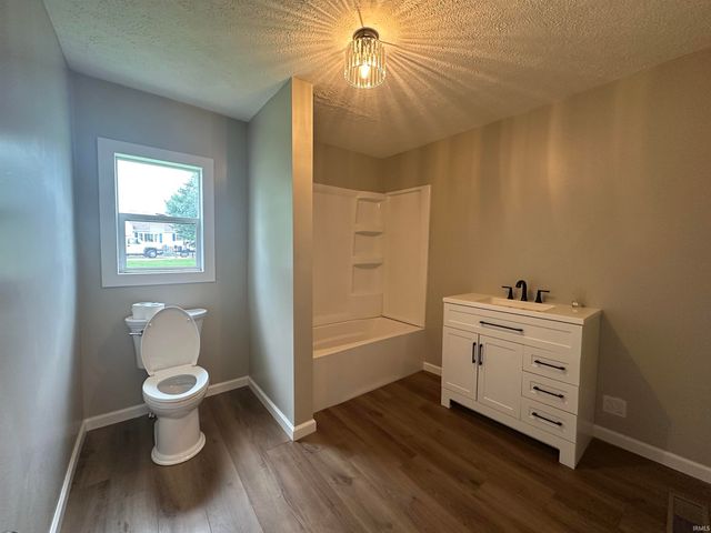 360 NE C Street, Linton, IN 47441