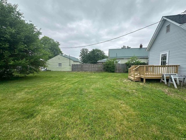 360 NE C Street, Linton, IN 47441