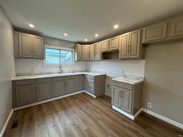 360 NE C Street, Linton, IN 47441