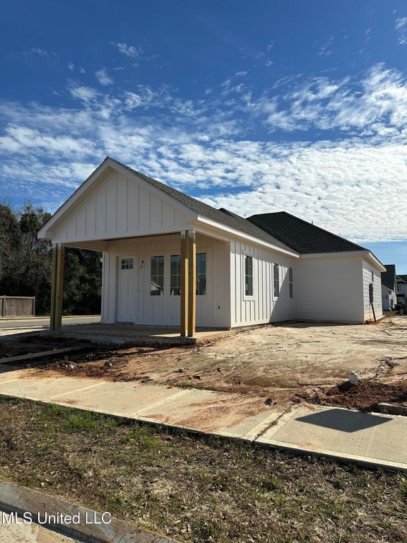 12236 Artisan Green Boulevard, Gulfport, MS 39503