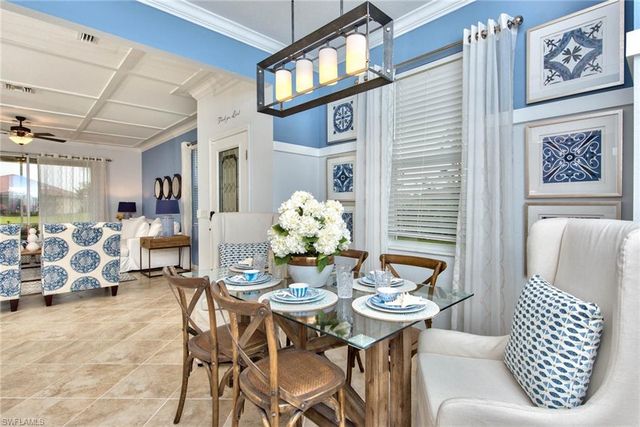 2612 Blossom WAY, Naples, FL 34120